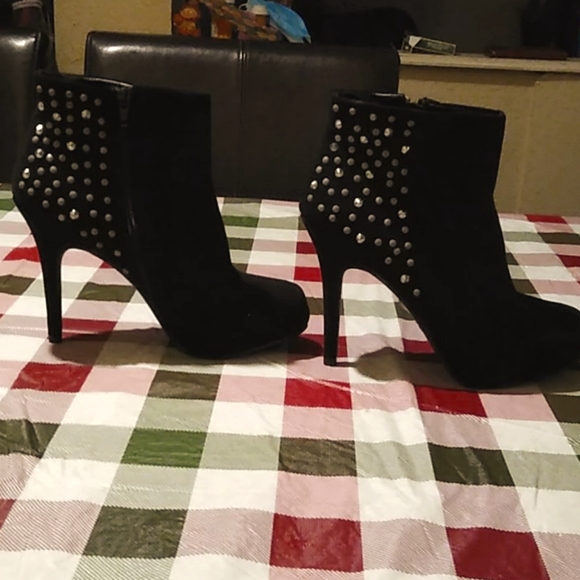 Ankle booties - Picture 1 of 3